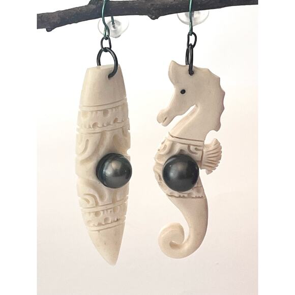 VTG Carved Seahorse & Surfboard SEA EARRINGS 3.75" Dangle Drop Gray Pearl Beads - Picture 2 of 5